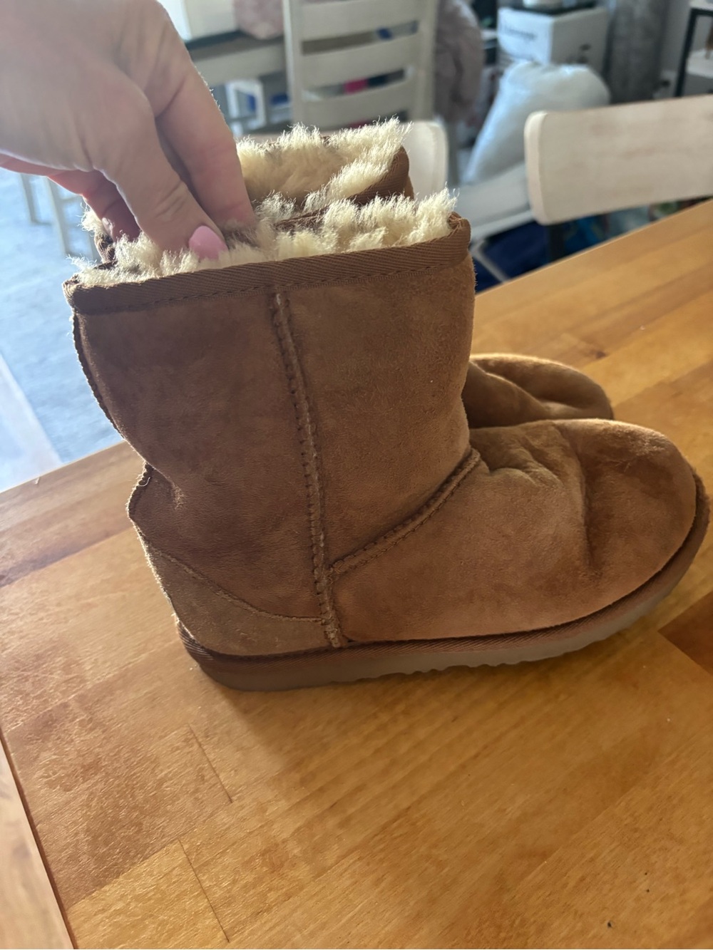 UGG Kids Short Faux-Shearling Boots - Chestnut - size 1